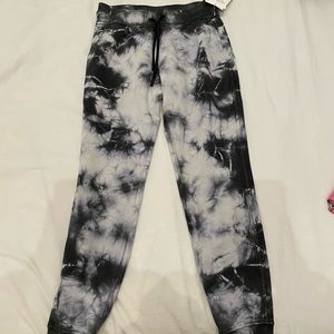 Lululemon warm down jogger NWT size 4